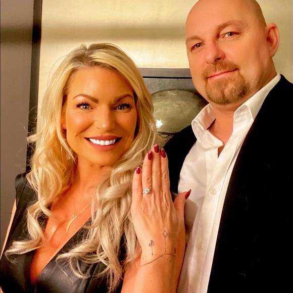 Meet your Posher, Nicole - Picture 3 of 7